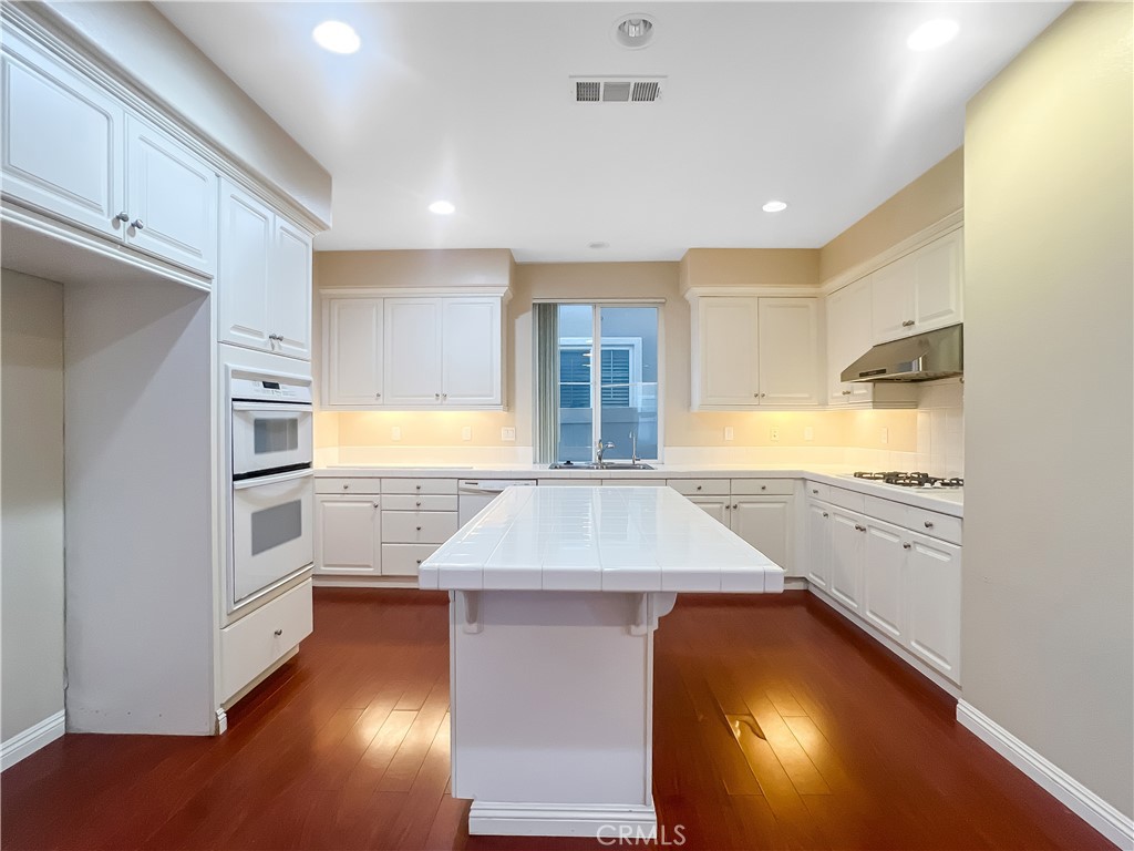 8062 Holland Park Street Property Photo 14