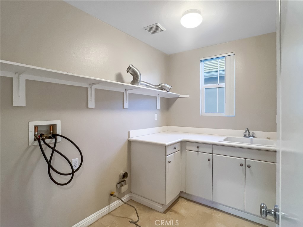 8062 Holland Park Street Property Photo 31