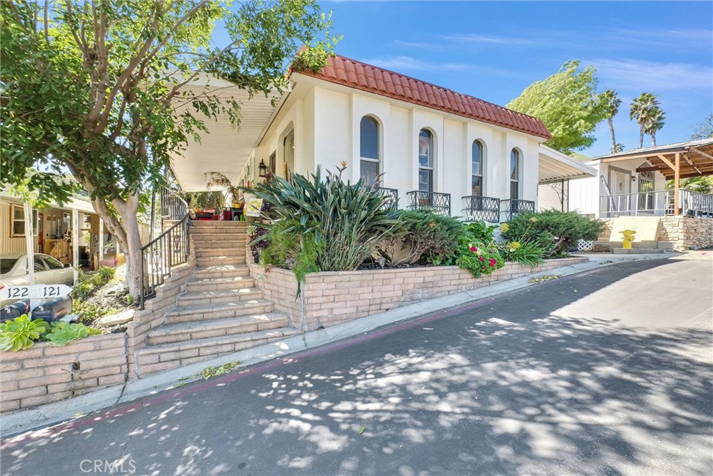 5700 Carbon Canyon 121