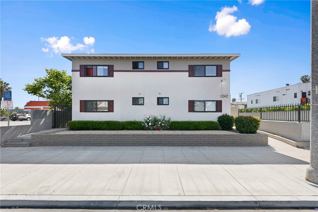 1242 Cedar Avenue Property Photo 3