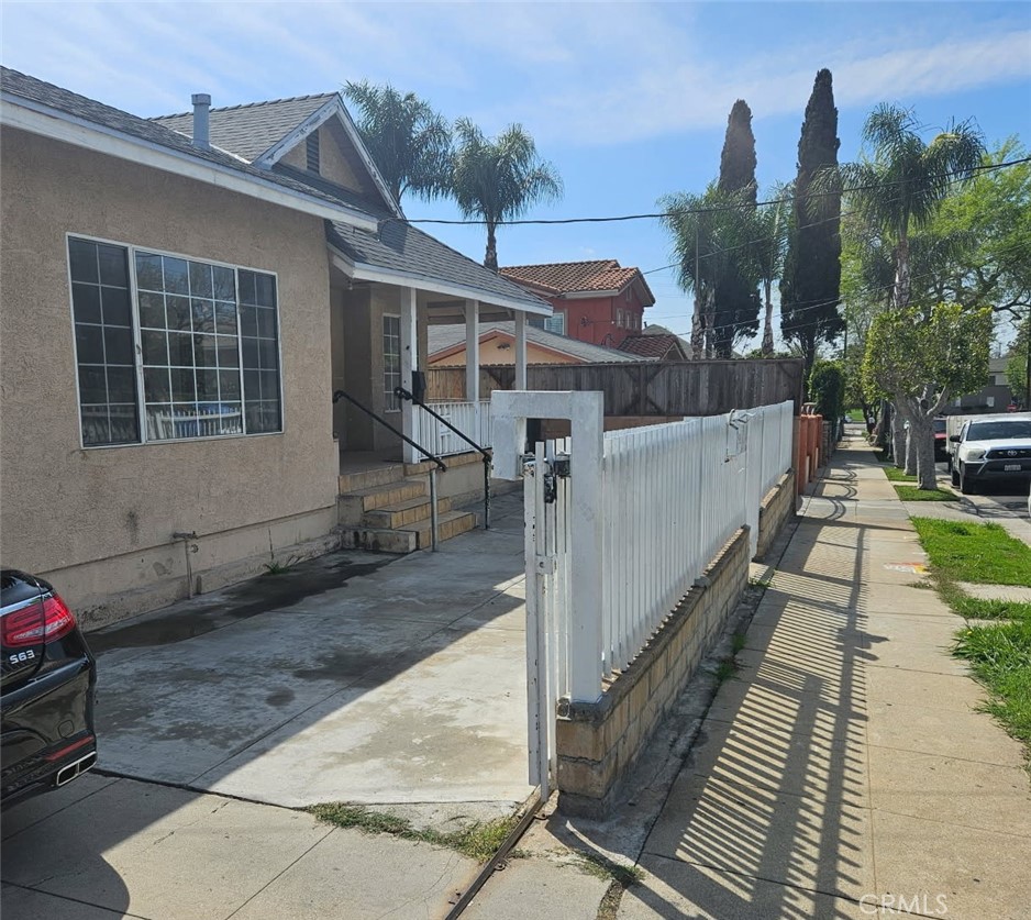 1126 S Dacotah Street Property Photo 1