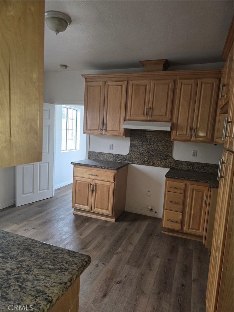1126 S Dacotah Street Property Photo 4
