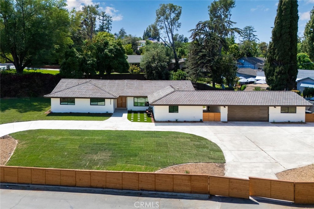 3209 Lakeknoll Drive Property Photo 1
