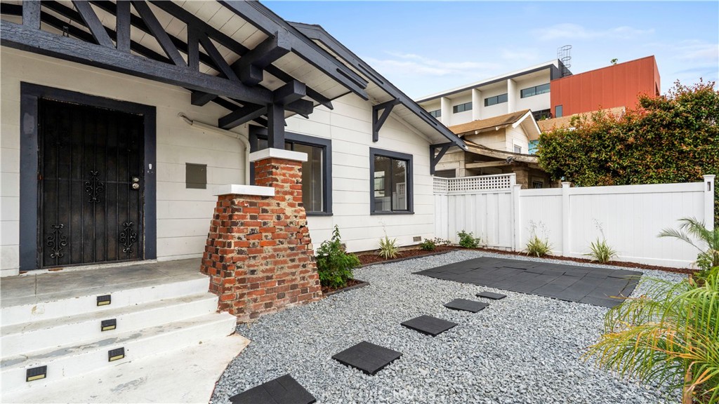 4095 Albatross Street Property Photo 4