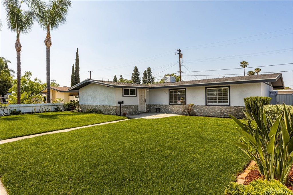 1419 W Dogwood Avenue Property Photo 1