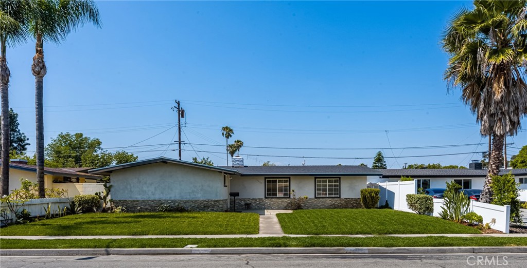 1419 W Dogwood Avenue Property Photo 3