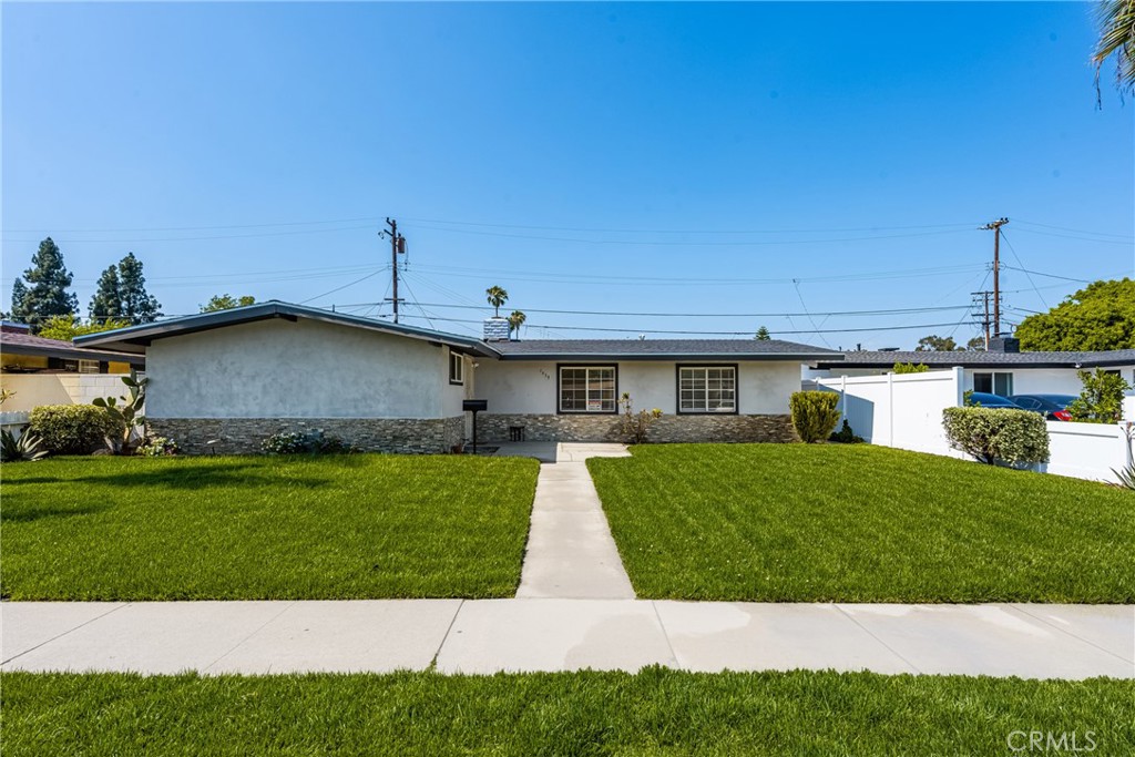 1419 W Dogwood Avenue Property Photo 4