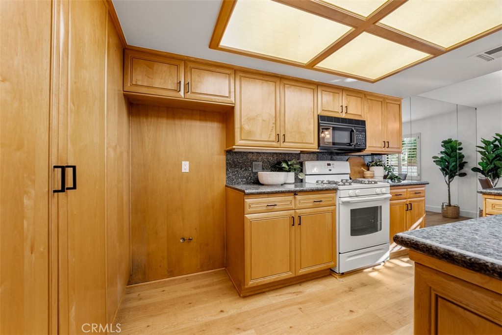 922 N Redding Way E Property Photo 9