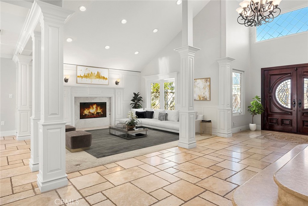 21105 Spring Oak Property Photo 3