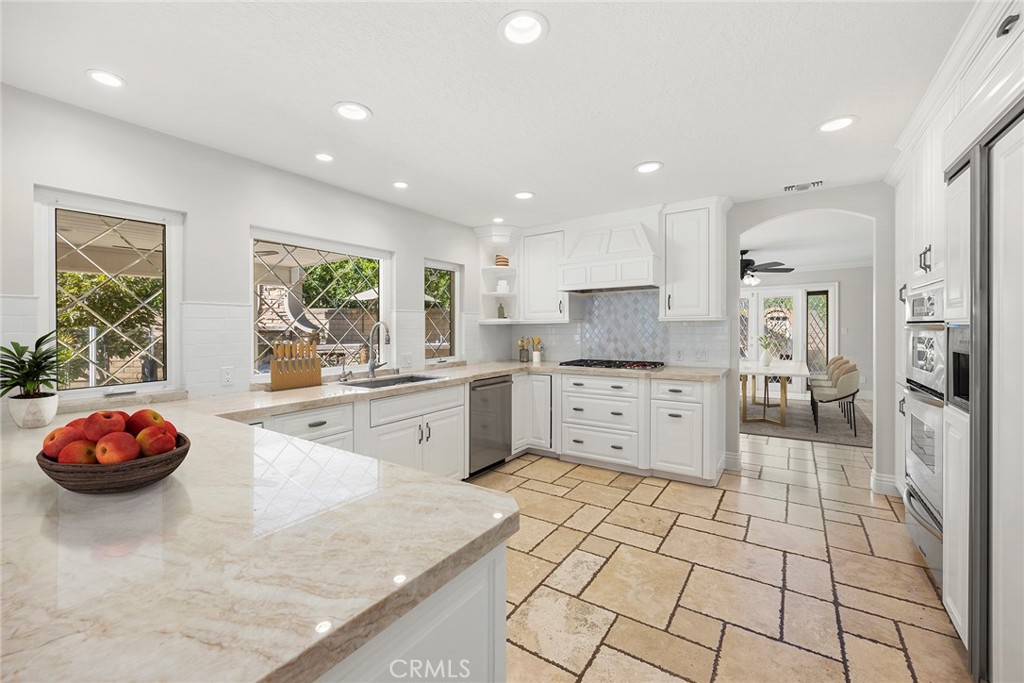 21105 Spring Oak Property Photo 6