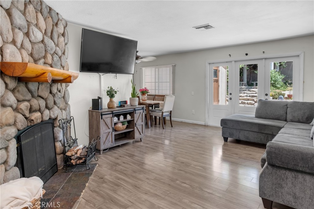 18280 Santa Fe Avenue Property Photo 4