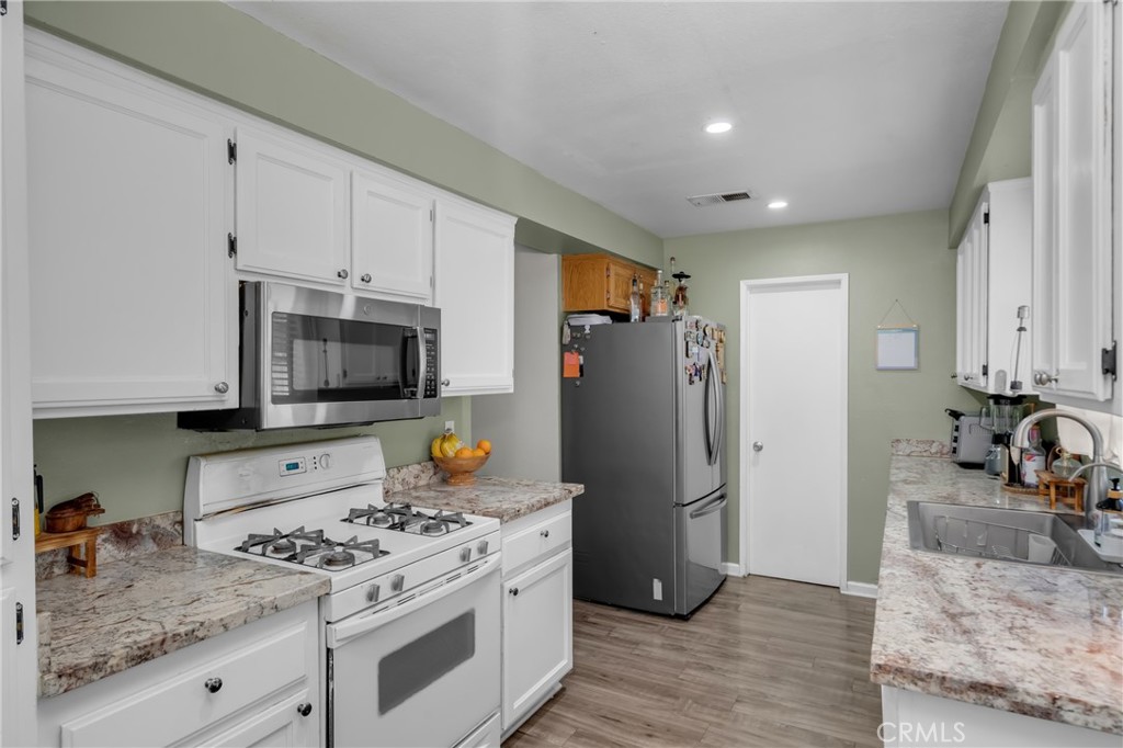 18280 Santa Fe Avenue Property Photo 10
