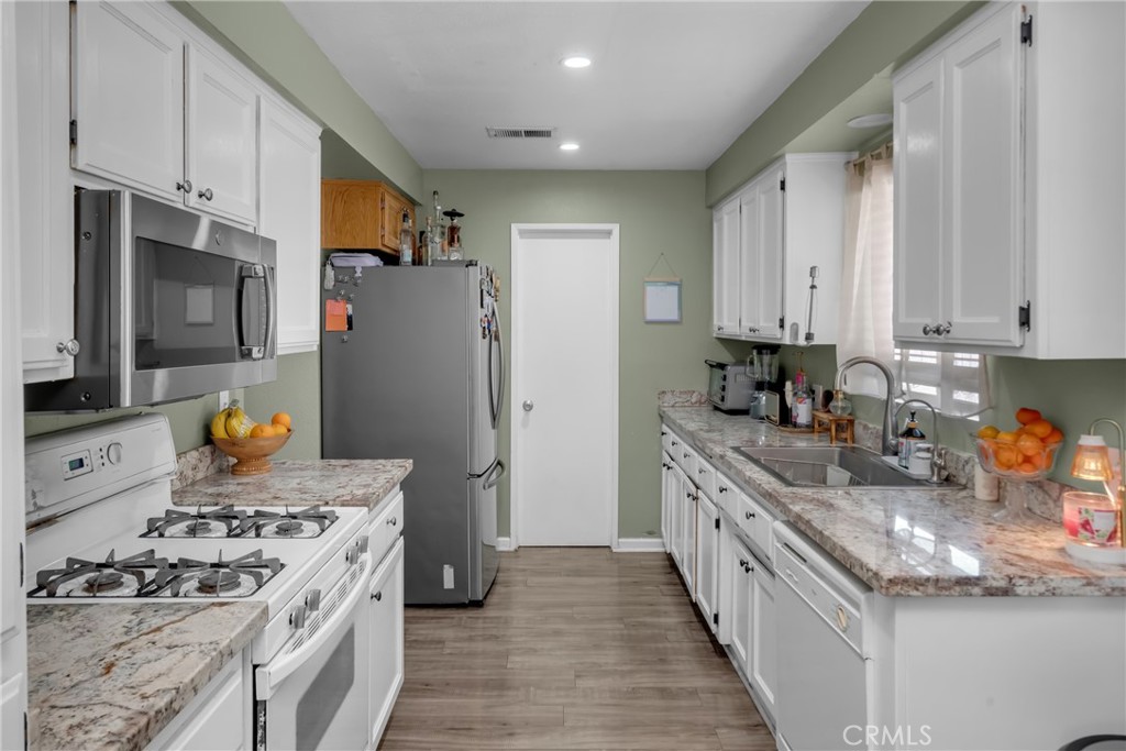 18280 Santa Fe Avenue Property Photo 11