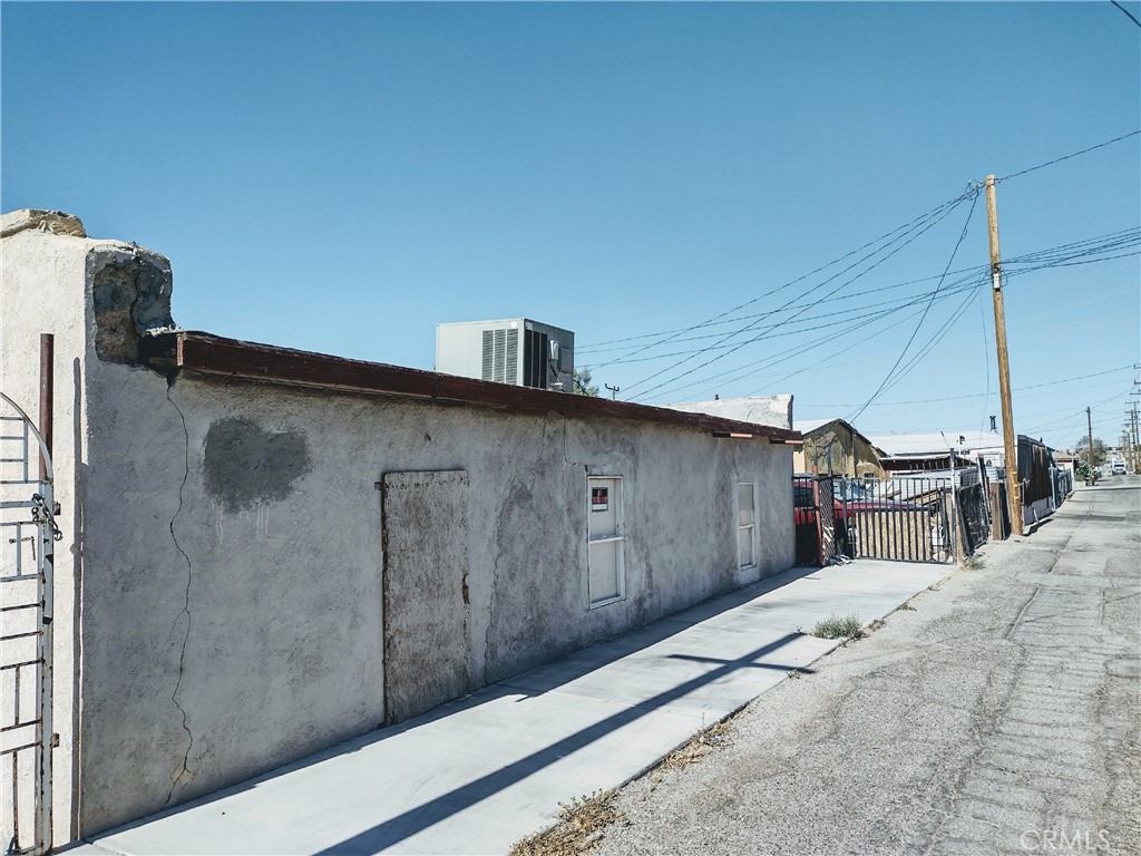 508 E White Street Property Photo 4