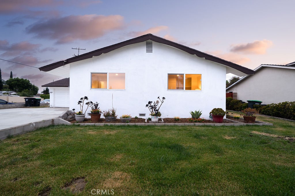 8151 Orangewood Ave Property Photo 7