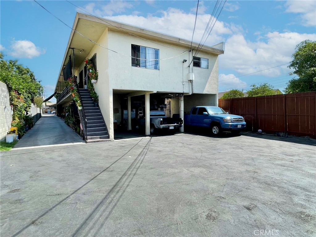 4346 Union Pacific Avenue Property Photo 8