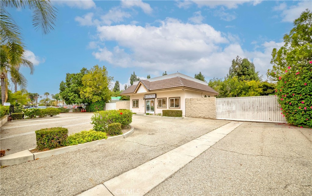8111 Commonwealth Avenue Property Photo 4