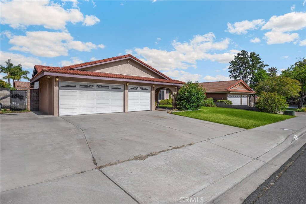 861 S Arrowhead Avenue Property Photo 3