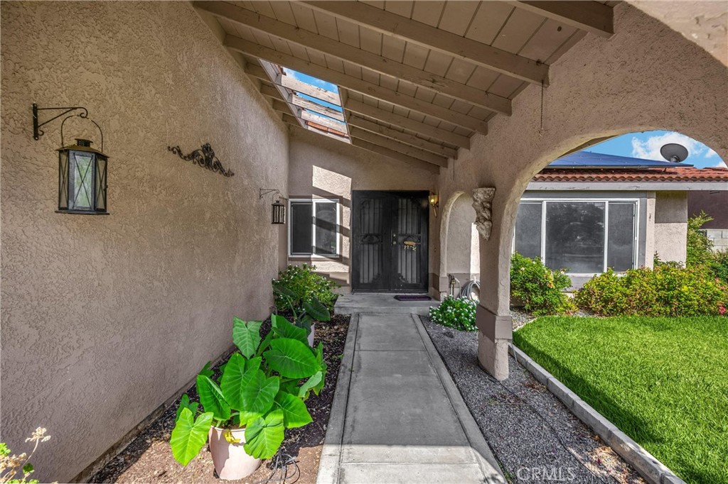 861 S Arrowhead Avenue Property Photo 4