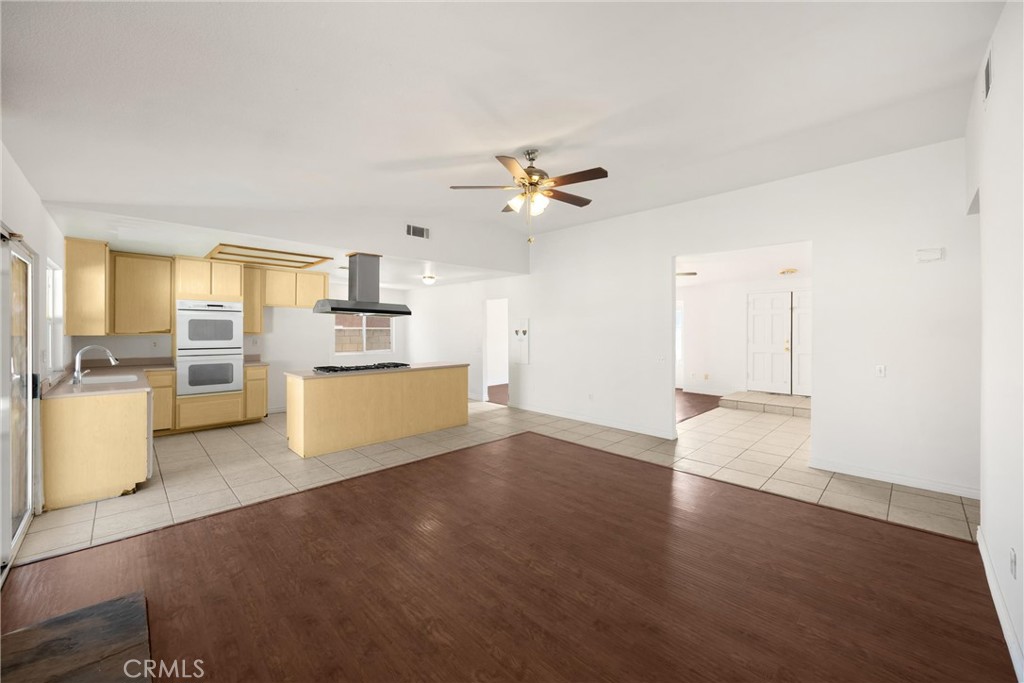 861 S Arrowhead Avenue Property Photo 10