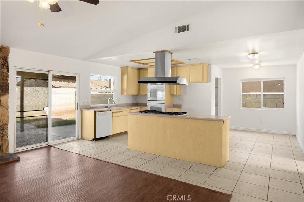 861 S Arrowhead Avenue Property Photo 13