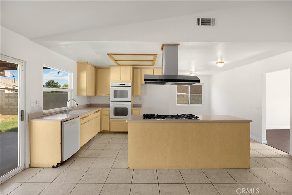 861 S Arrowhead Avenue Property Photo 16