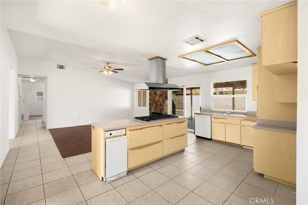 861 S Arrowhead Avenue Property Photo 18