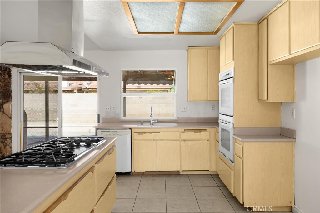 861 S Arrowhead Avenue Property Photo 19