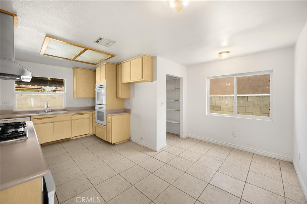 861 S Arrowhead Avenue Property Photo 20