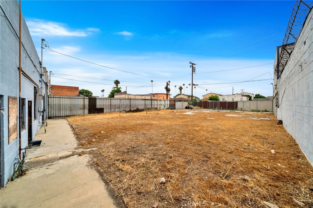 8915 S Vermont Avenue Property Photo 7