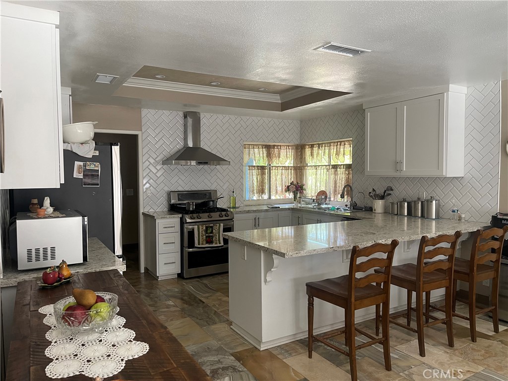 1142 Country Club Lane Property Photo 1
