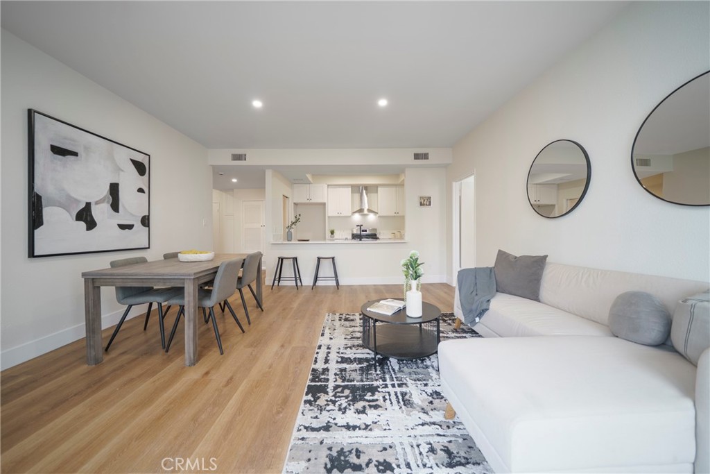 104 S Hayworth Avenue 204 Property Photo 1