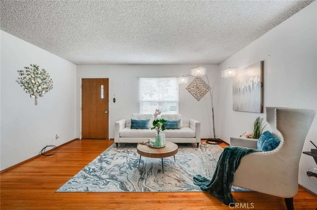 1206 W 187th Place Property Photo 4