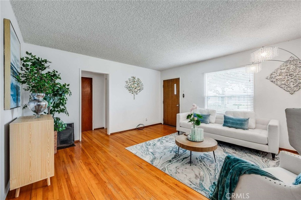 1206 W 187th Place Property Photo 6