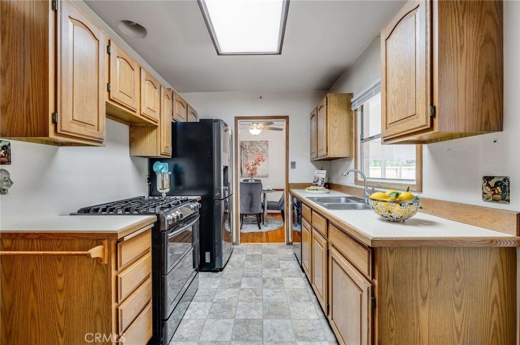 1206 W 187th Place Property Photo 10