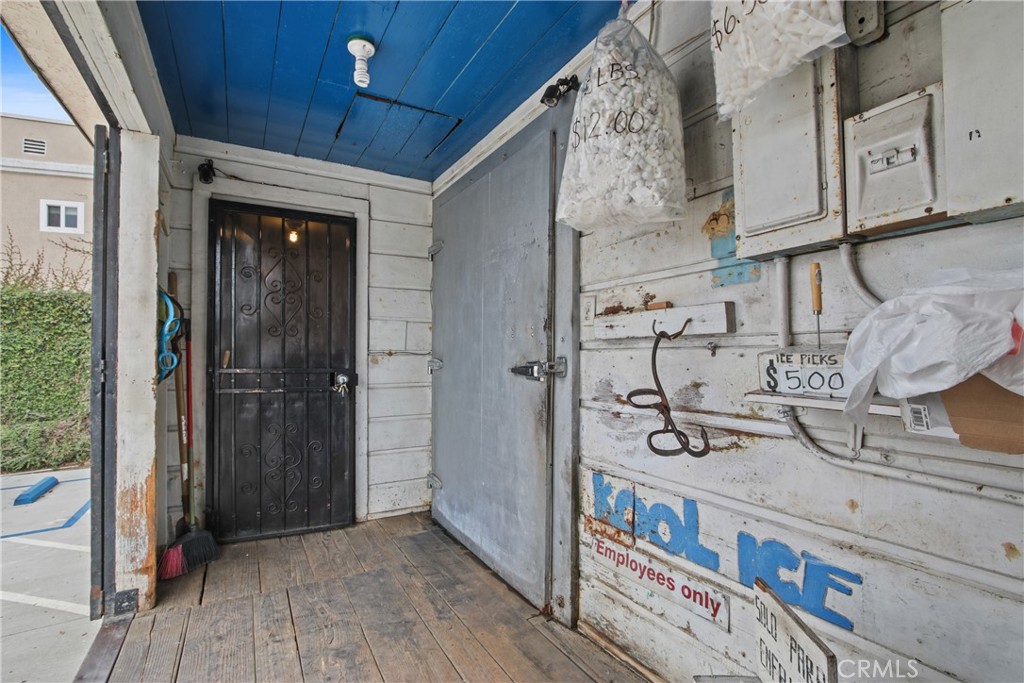 911 N Alameda Property Photo 3