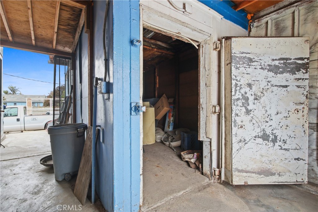 911 N Alameda Property Photo 16