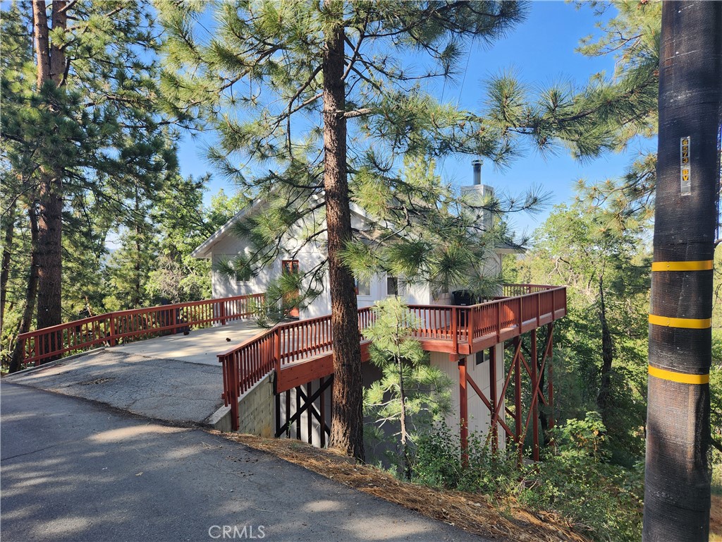 530 Villa Grove Avenue Property Photo 3