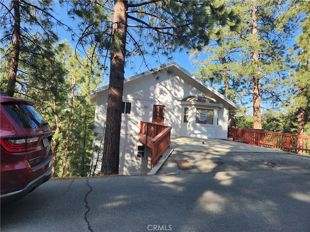 530 Villa Grove Avenue Property Photo 4