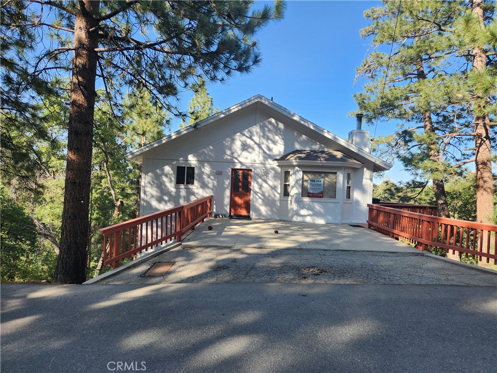 530 Villa Grove Avenue Property Photo 5