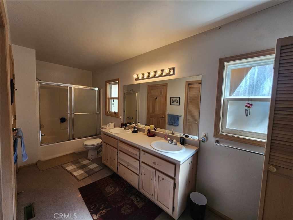 530 Villa Grove Avenue Property Photo 24