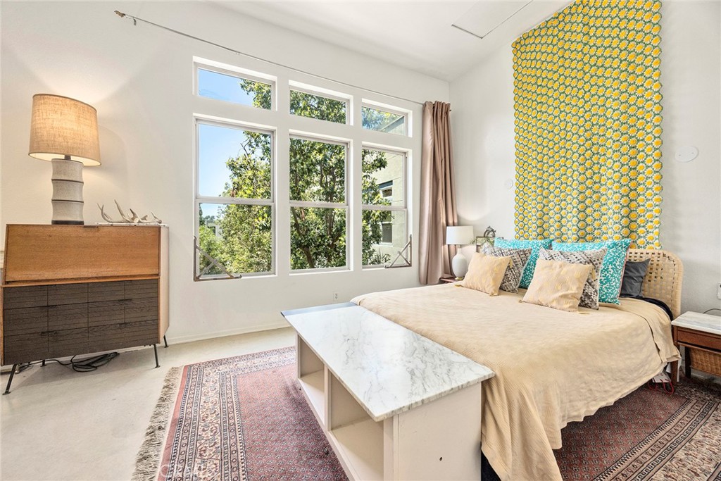 253 N Bush Street Property Photo 12