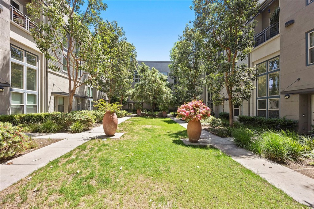 253 N Bush Street Property Photo 15