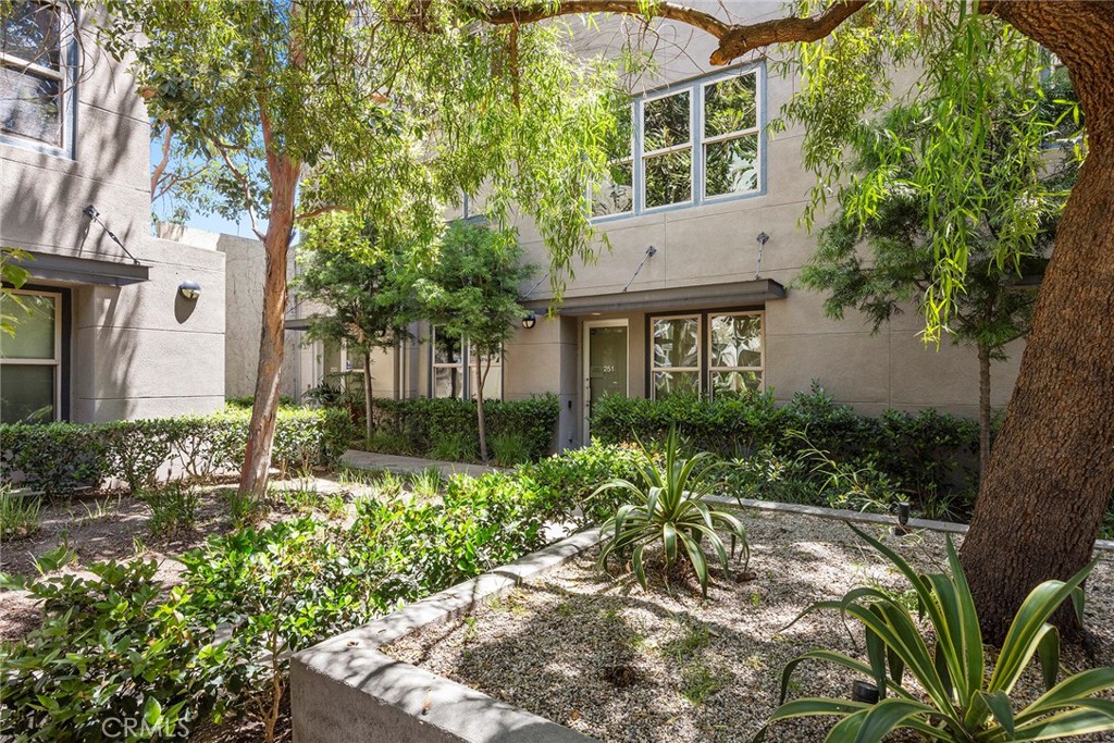 253 N Bush Street Property Photo 16