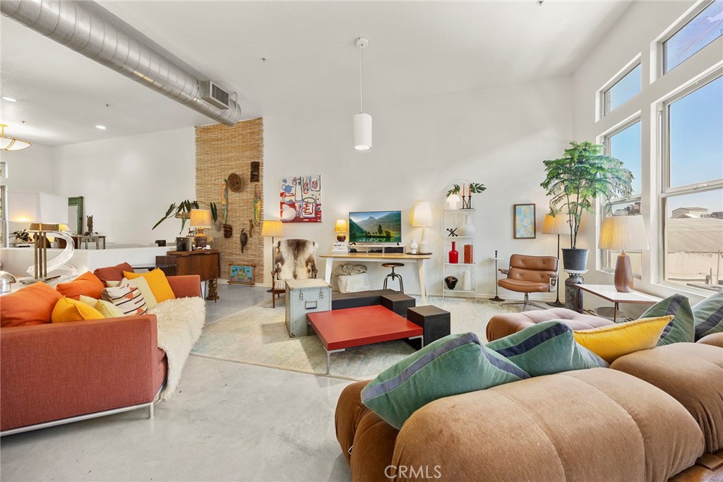 253 N Bush Street Property Photo 21