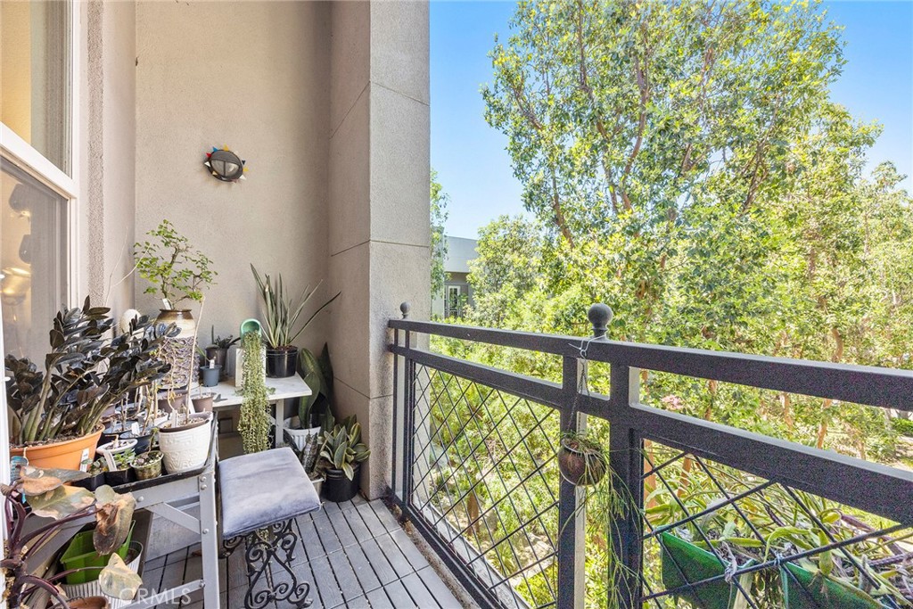 253 N Bush Street Property Photo 28