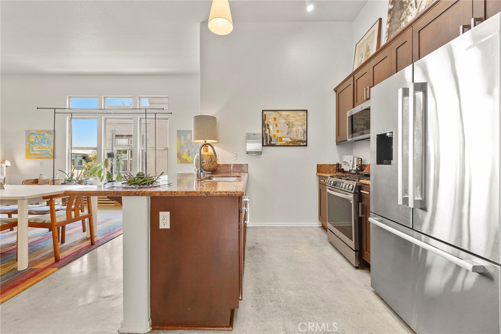 253 N Bush Street Property Photo 29