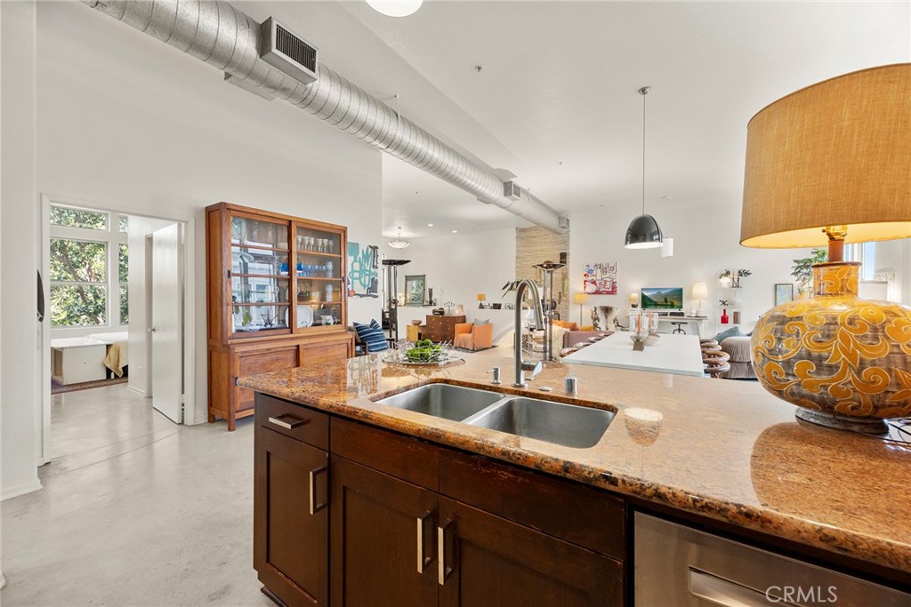 253 N Bush Street Property Photo 30