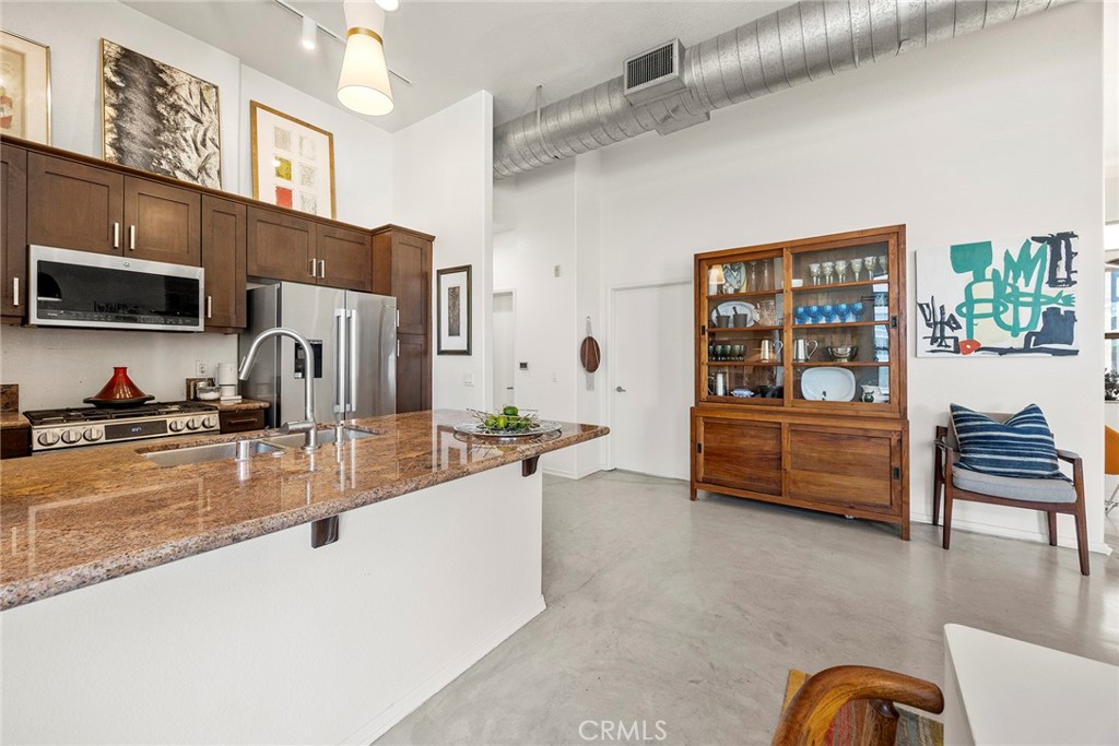 253 N Bush Street Property Photo 38