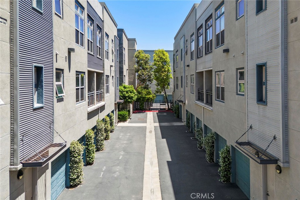 253 N Bush Street Property Photo 52